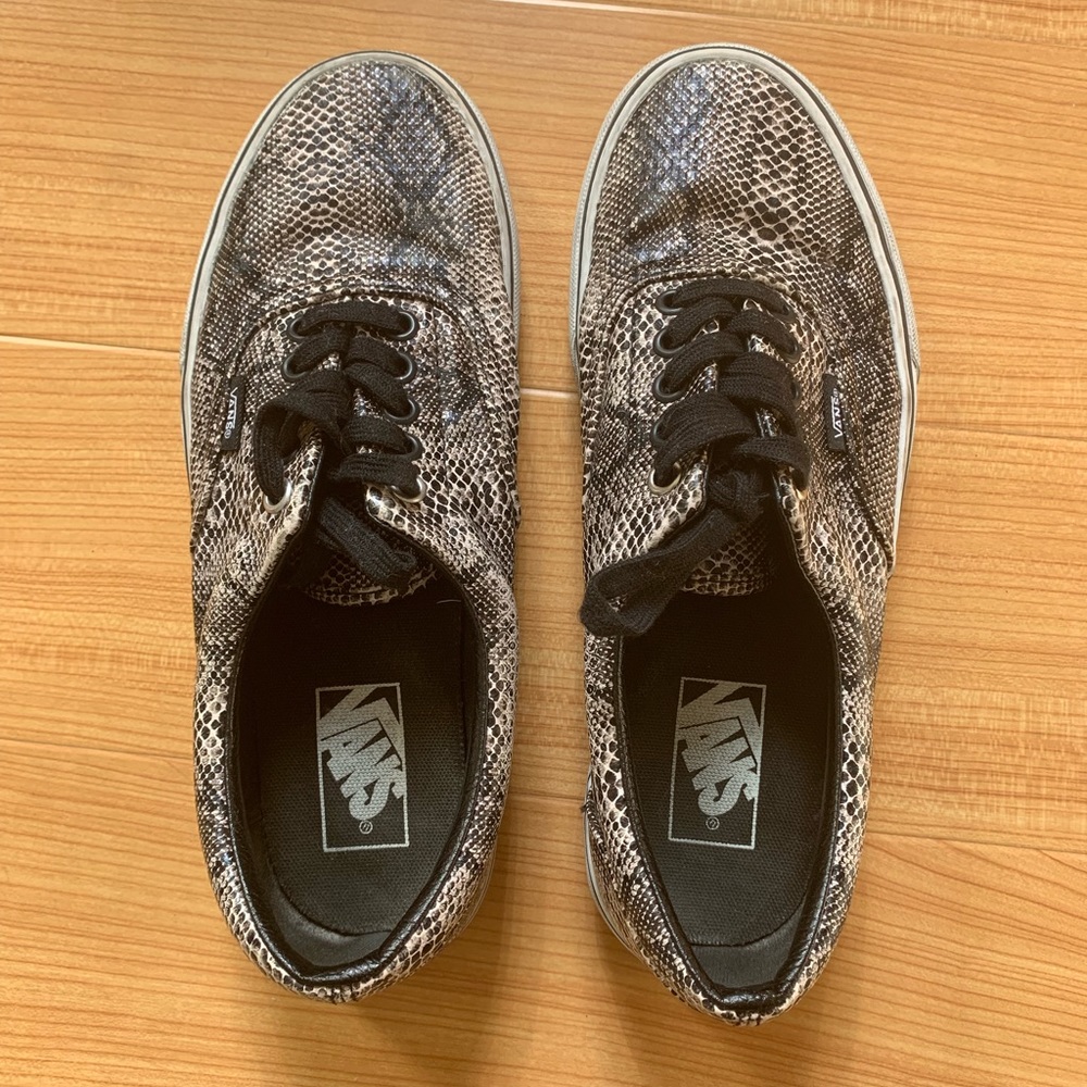 Vans Women’s 8.5 rare snakeskin shoe